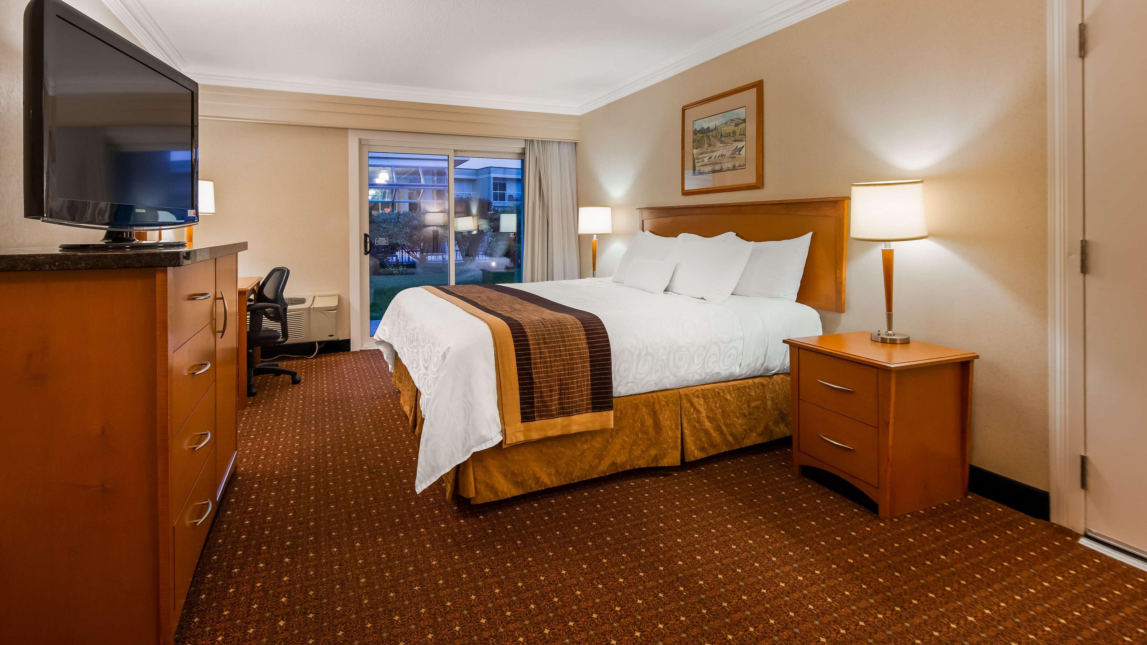 Best Western Plus Kelowna Hotel & Suites Zewnętrze zdjęcie