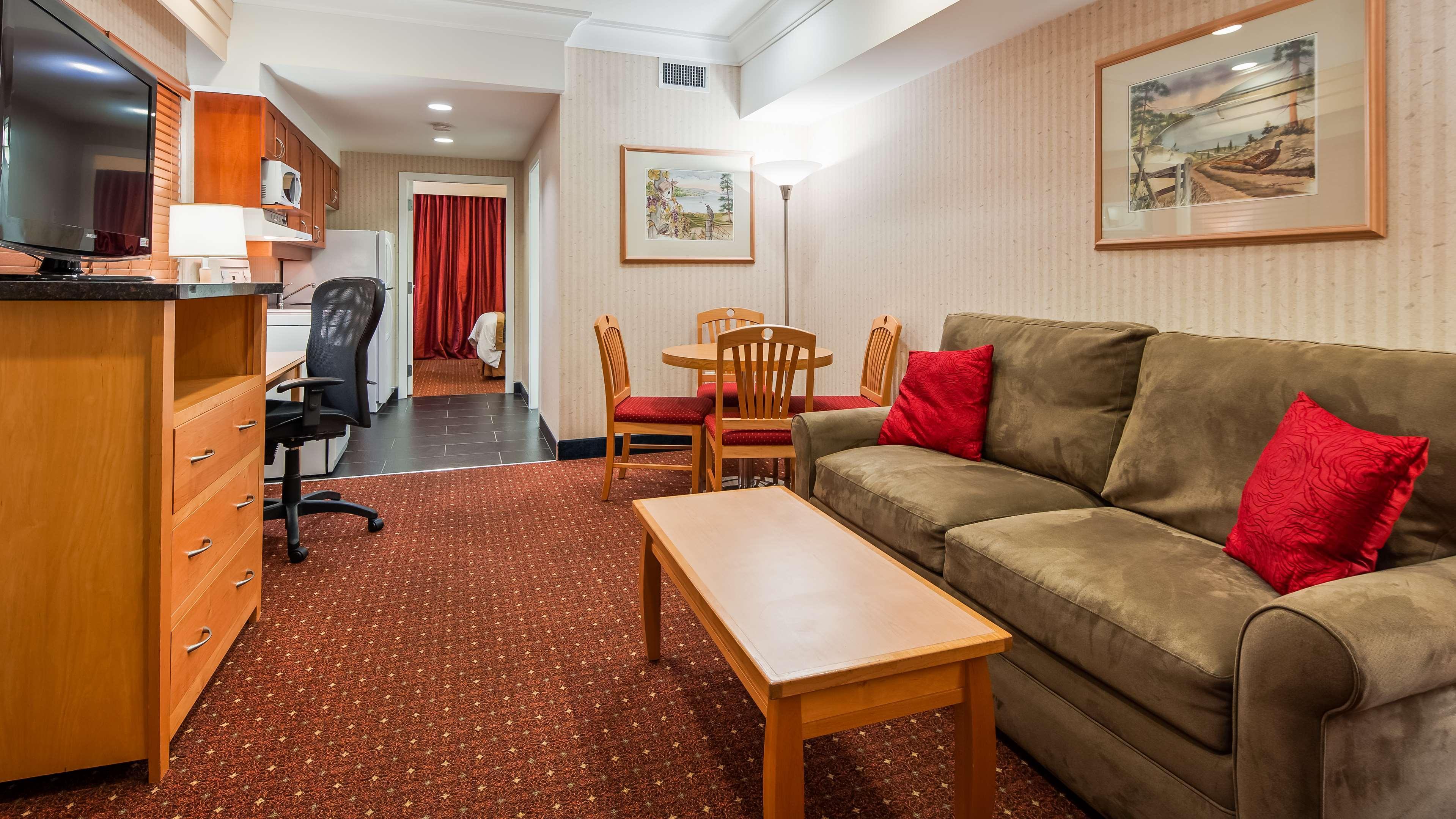 Best Western Plus Kelowna Hotel & Suites Zewnętrze zdjęcie