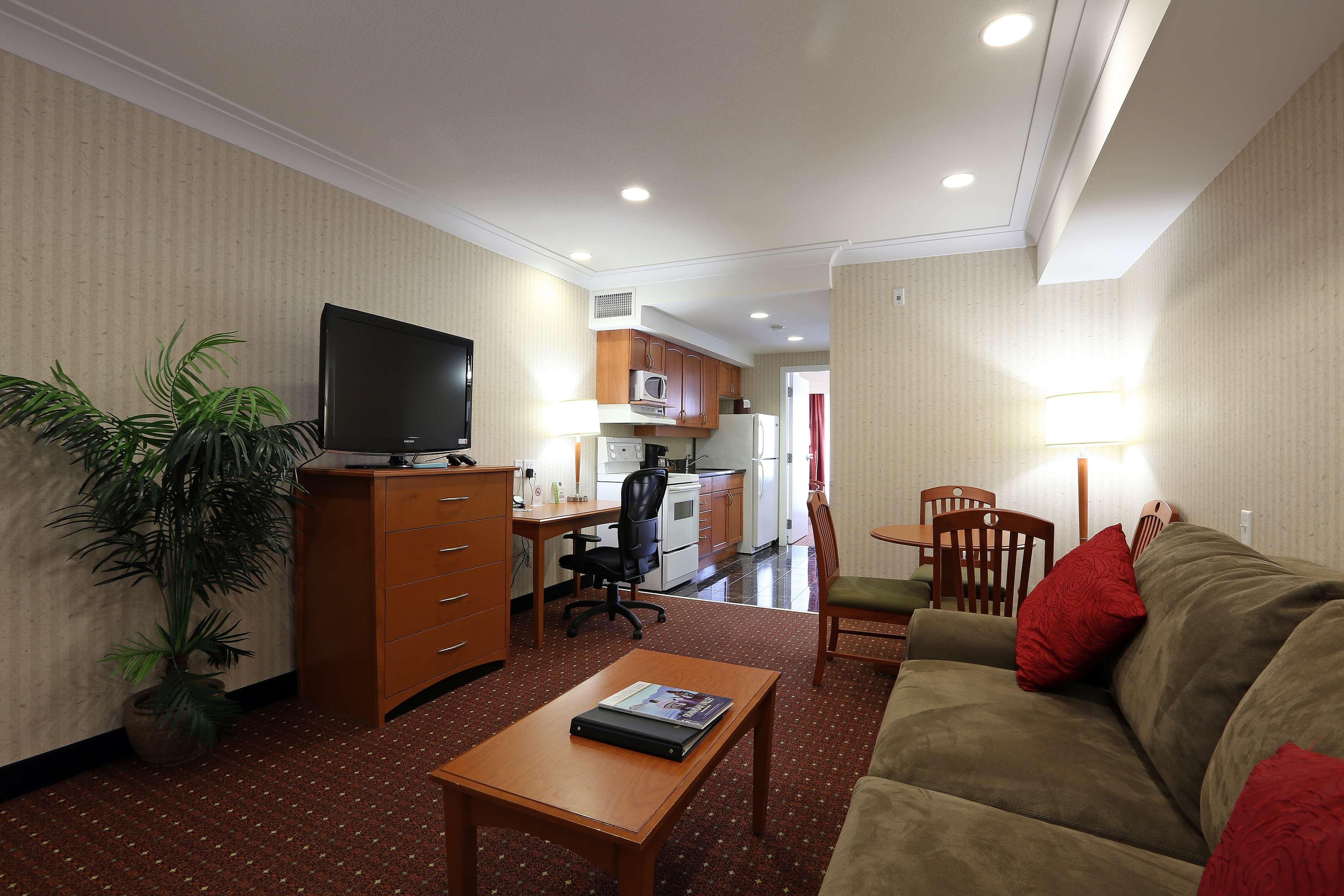 Best Western Plus Kelowna Hotel & Suites Zewnętrze zdjęcie