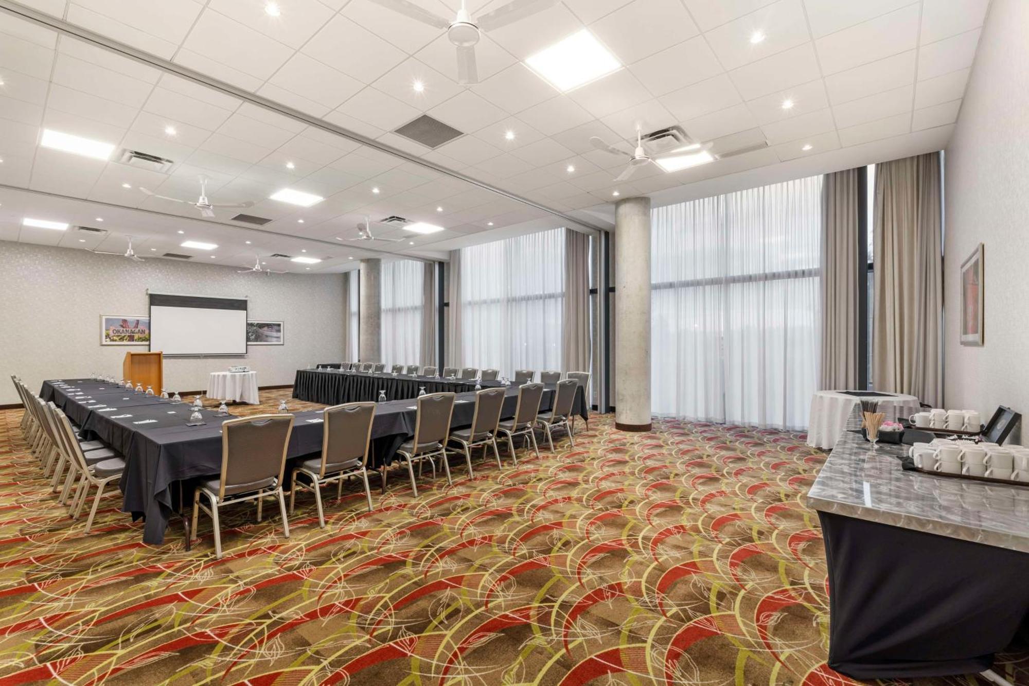 Best Western Plus Kelowna Hotel & Suites Zewnętrze zdjęcie