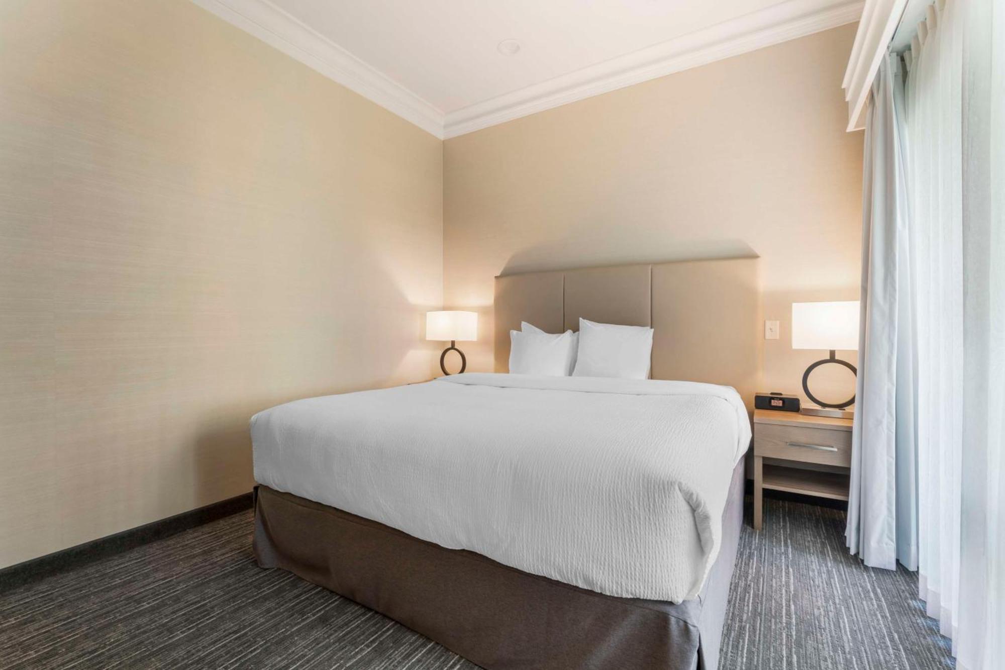 Best Western Plus Kelowna Hotel & Suites Zewnętrze zdjęcie