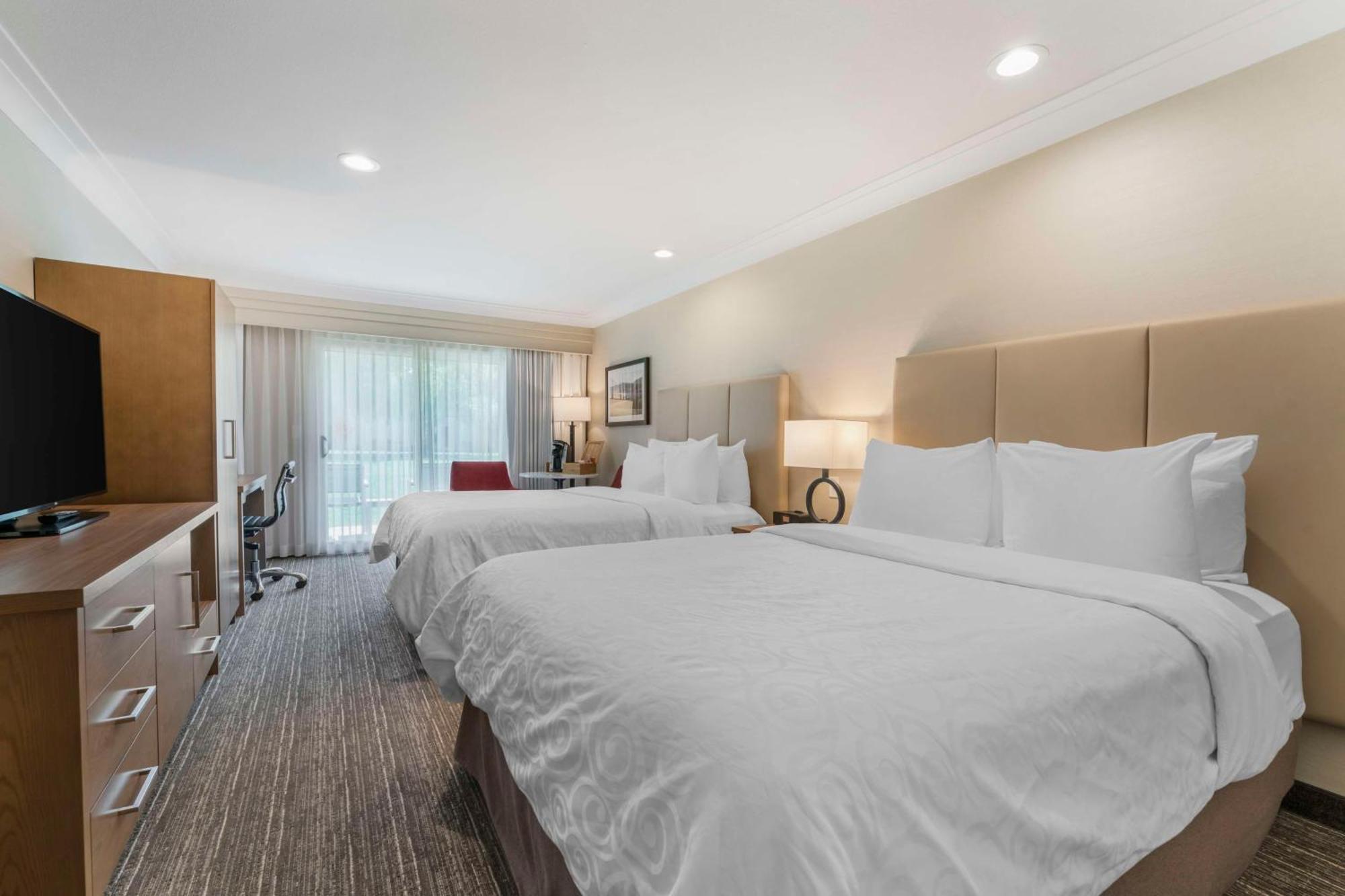 Best Western Plus Kelowna Hotel & Suites Zewnętrze zdjęcie