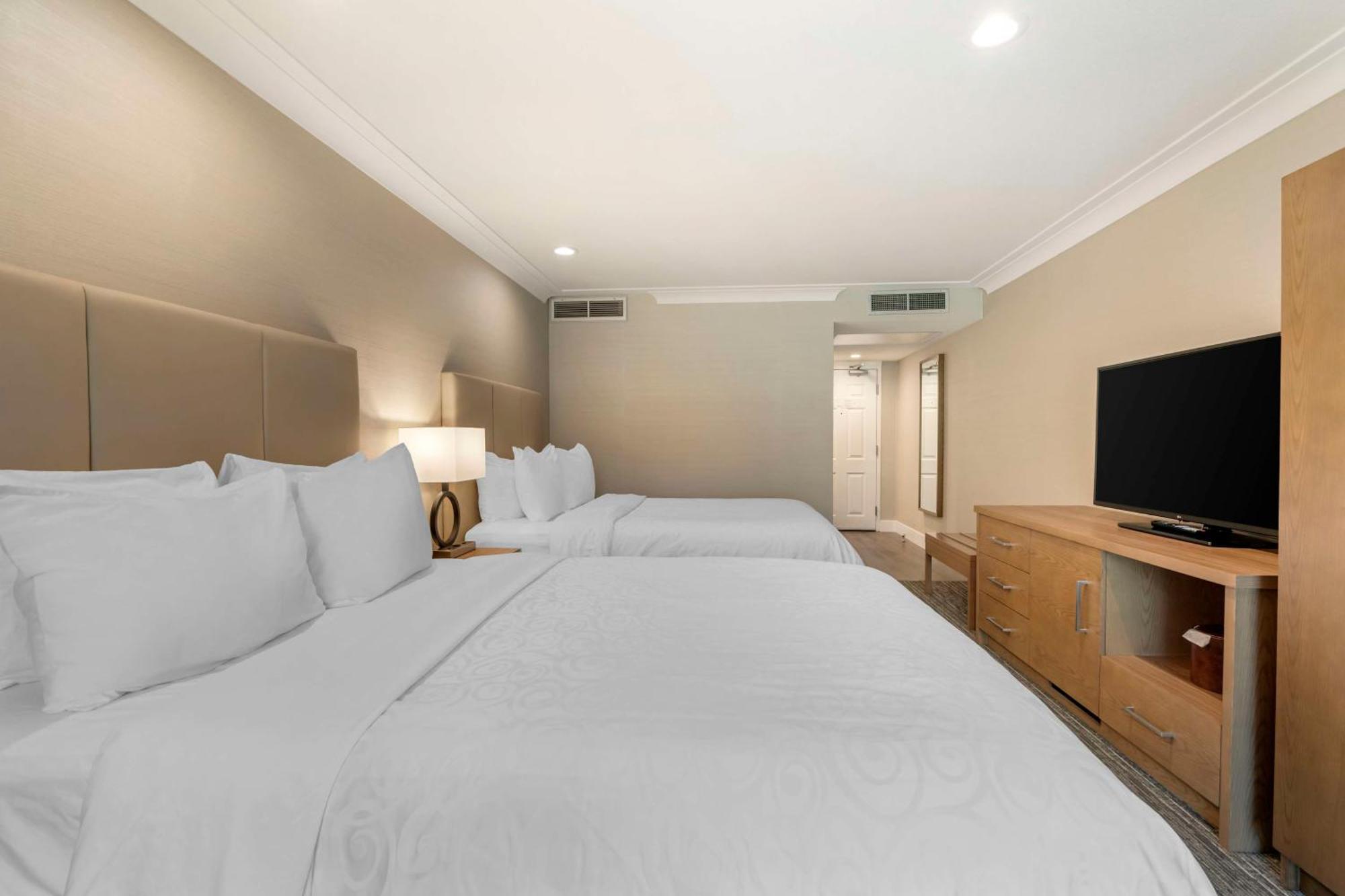 Best Western Plus Kelowna Hotel & Suites Zewnętrze zdjęcie