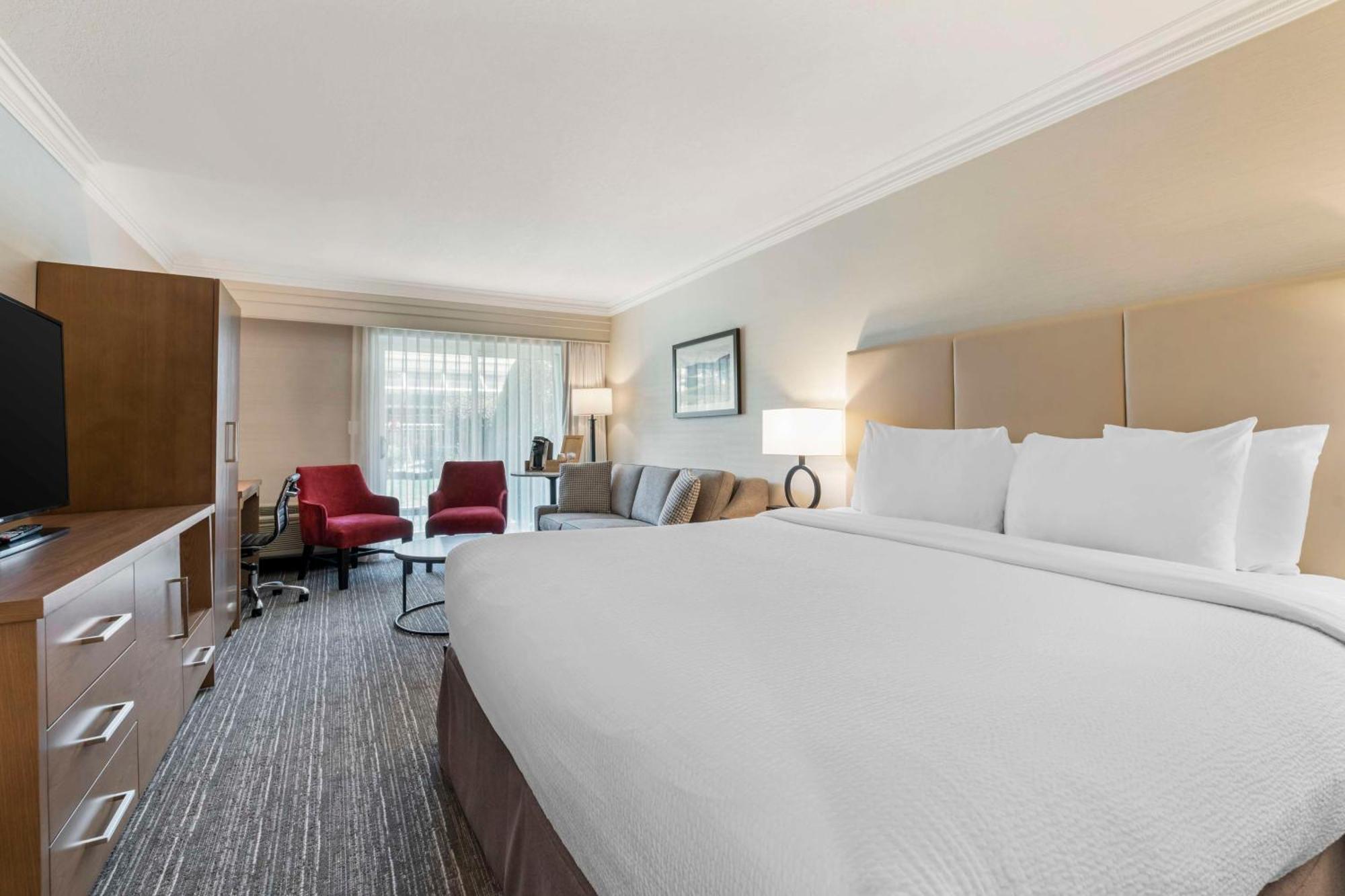 Best Western Plus Kelowna Hotel & Suites Zewnętrze zdjęcie