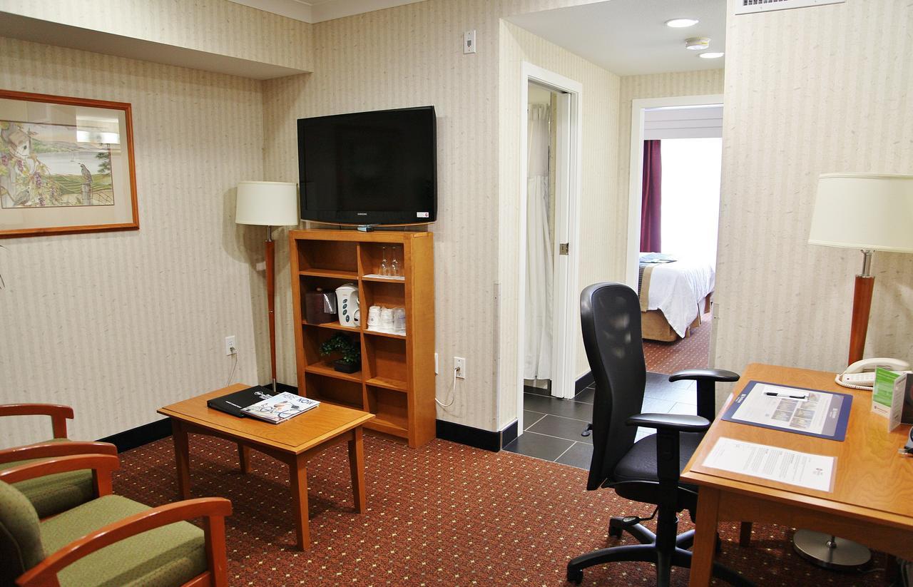 Best Western Plus Kelowna Hotel & Suites Zewnętrze zdjęcie